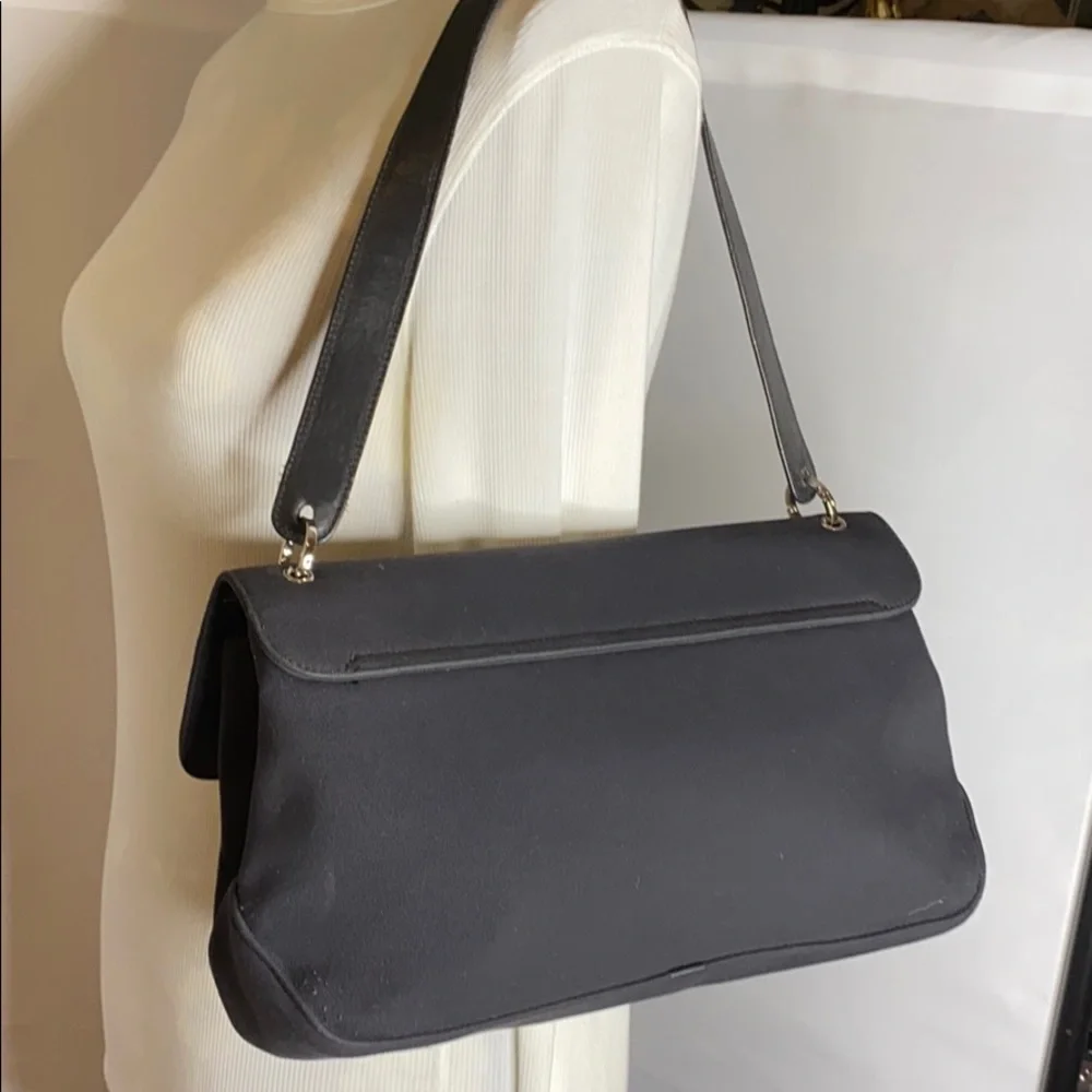 Salvatore Ferragamo Vara Black Shoulder Bag